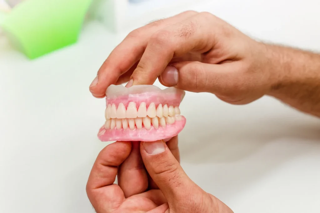 Prótesis dentales fijas